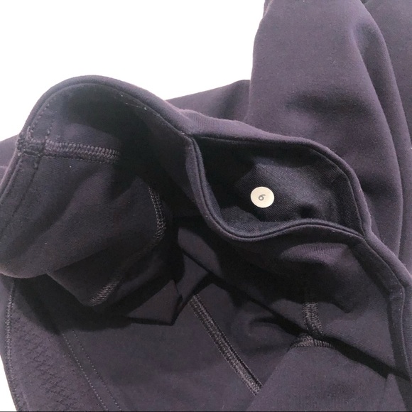 Lululemon Journey Crop in Black Grape - Sz 6 - Picture 6 of 6